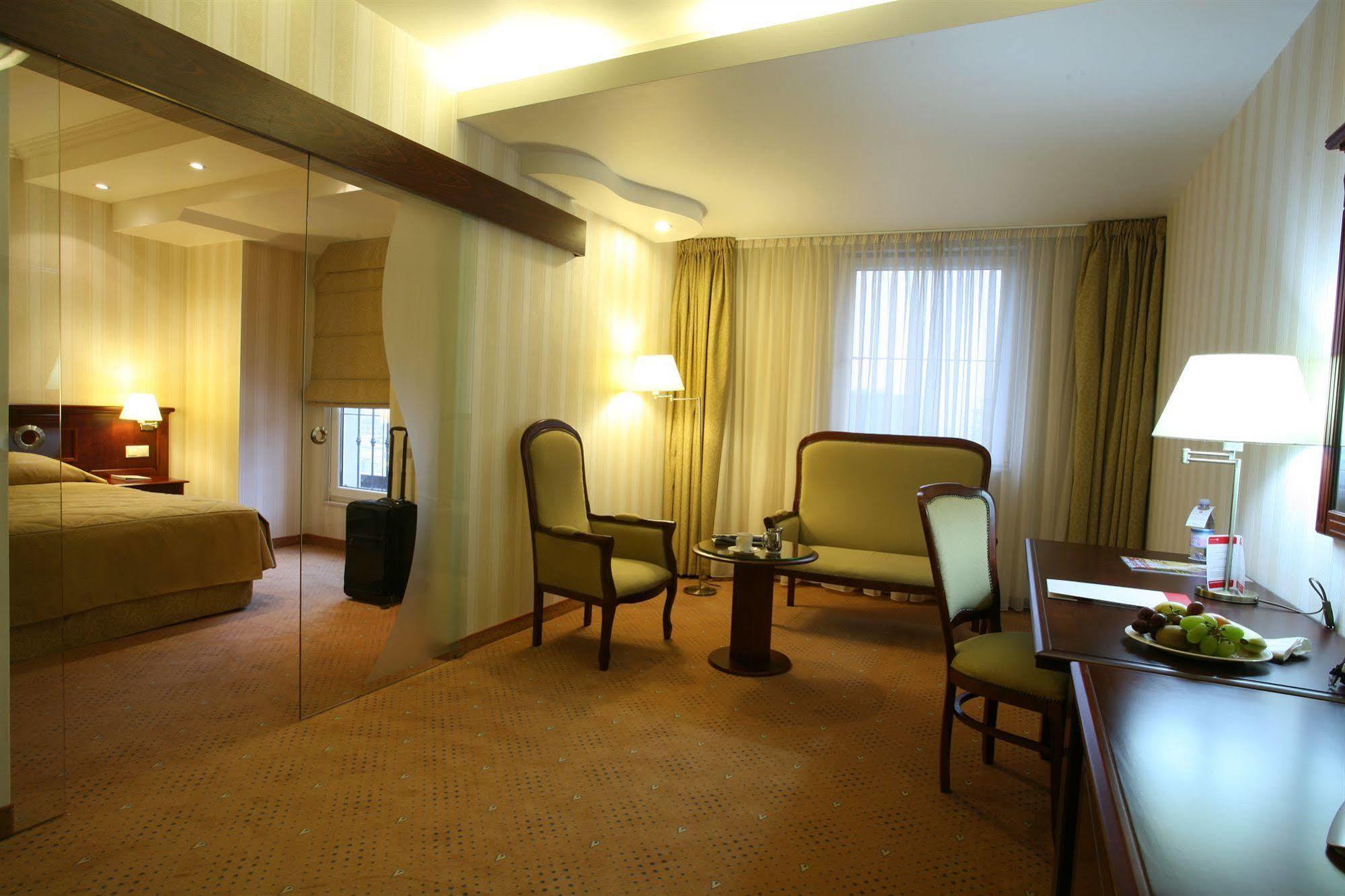 Ramada Hotel & Suites By Wyndham Bucharest North Habitación foto